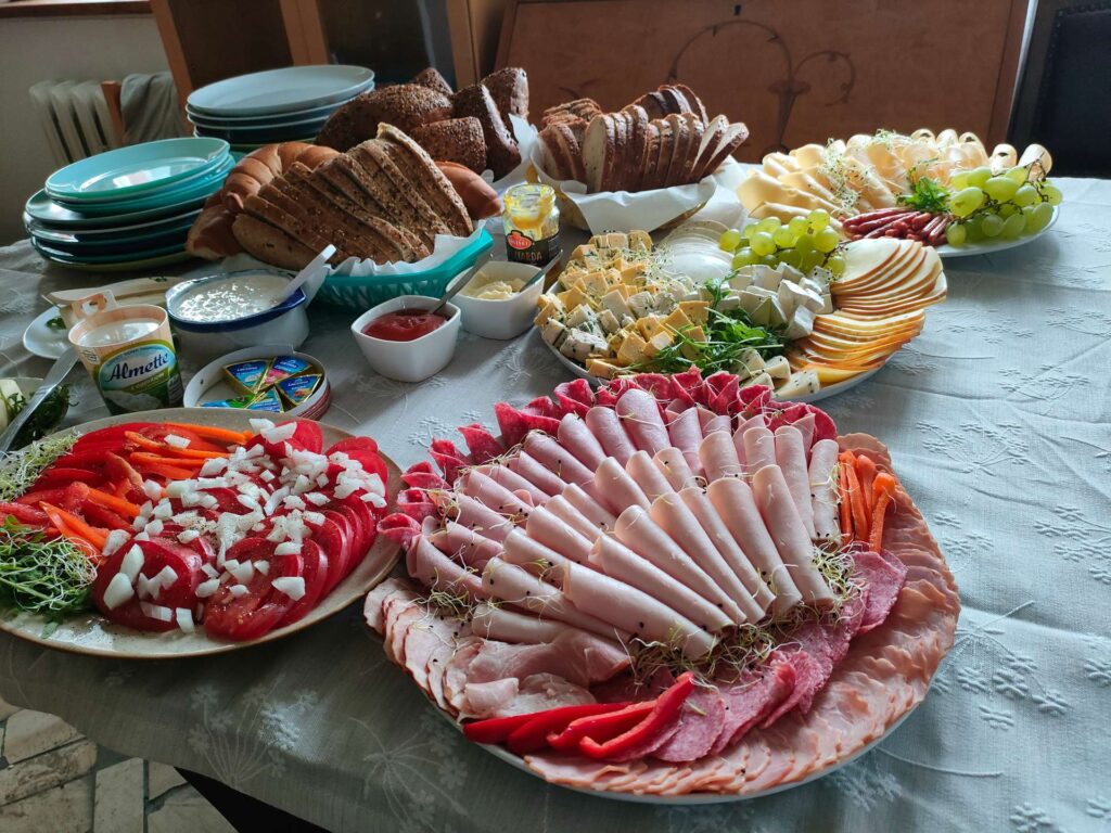 Zdrowe jedzenie wiejskie, świeże produkty, dobre śniadania.
