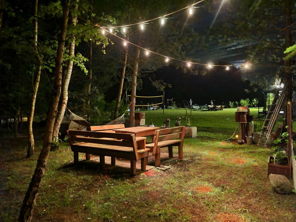 Cisza i spokój. Aktywny wypoczynek i noclegi na wsi w otoczeniu lasów i jezior. Rodzinne chwile. Wakacje.