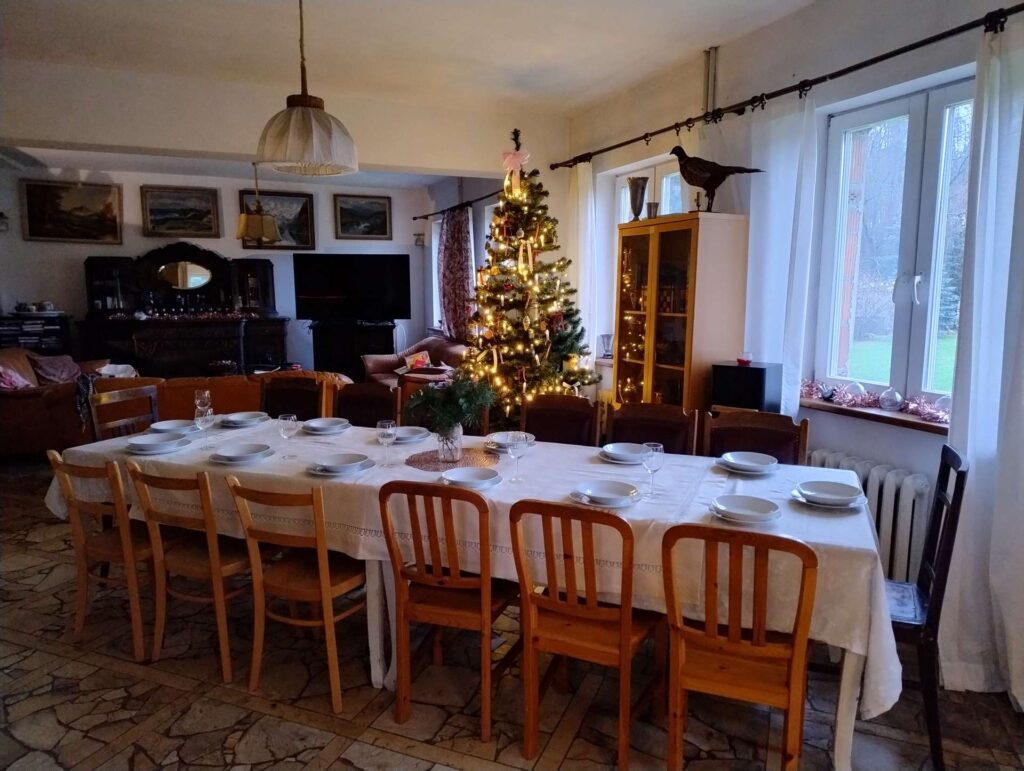Wnętrza Leśnego Dworu nad Stawem, agroturystyka i pensjonatu w stylu myśliwskim.