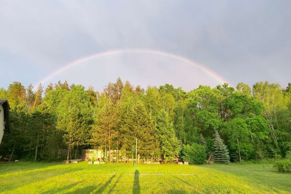 Tęcza nad lasem - agroturystyka, wypoczynek na wsi.